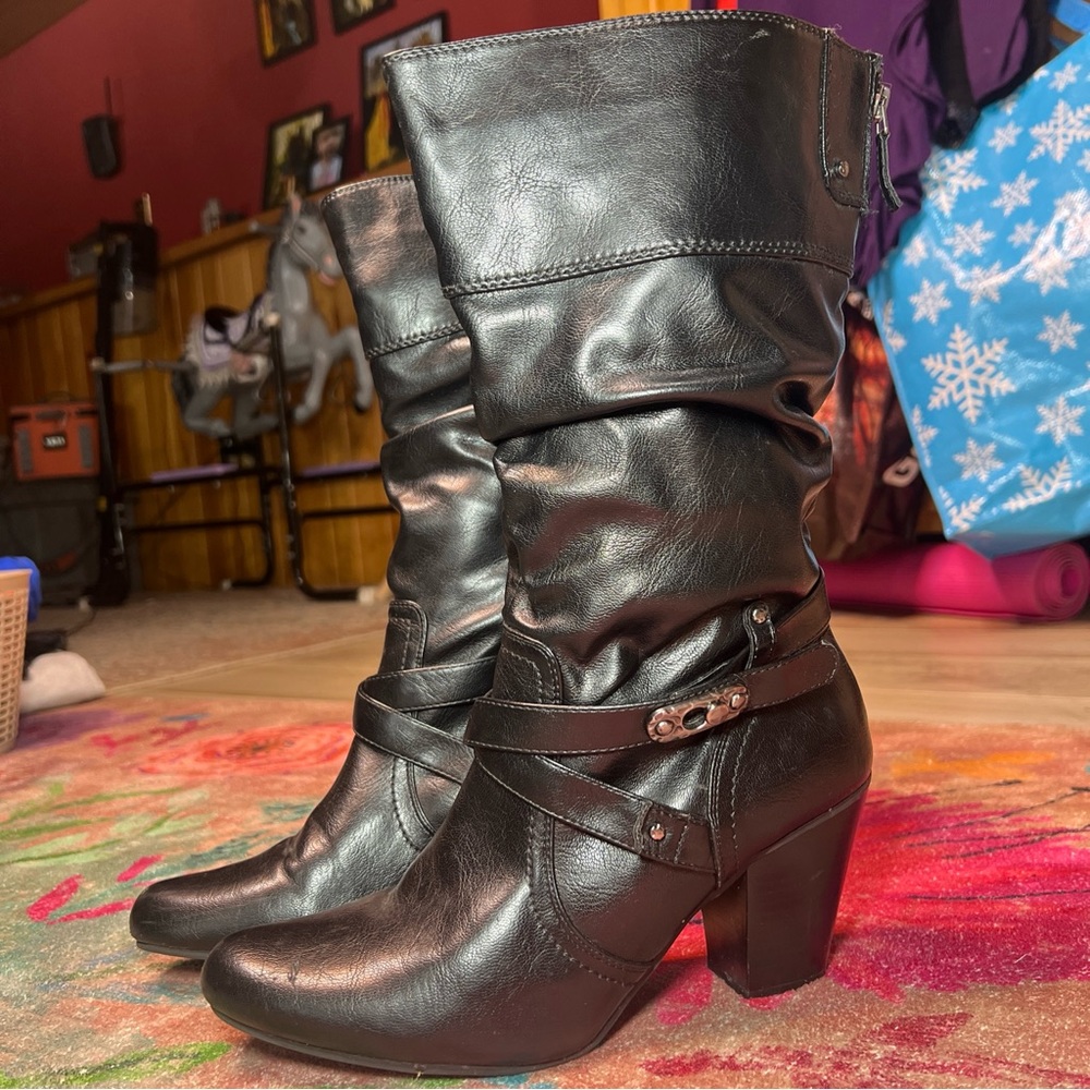 VINTAGE WHITE MOUNTAIN BOOT SIZE 10M